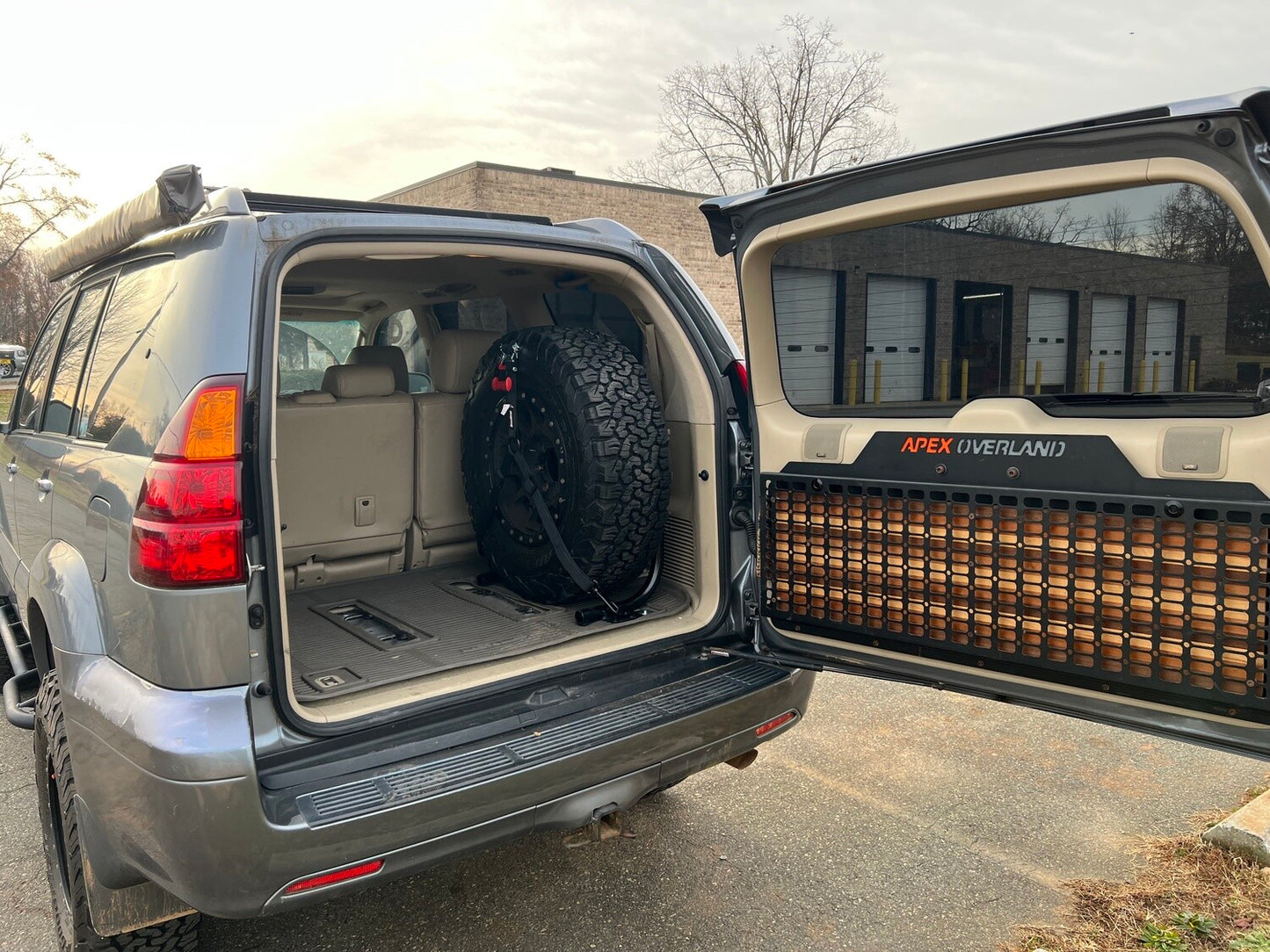 GX470 Cargo Tire Mount