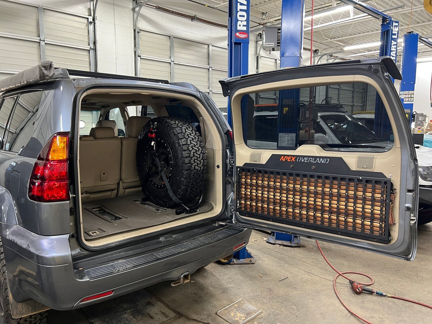 GX470 Cargo Tire Mount