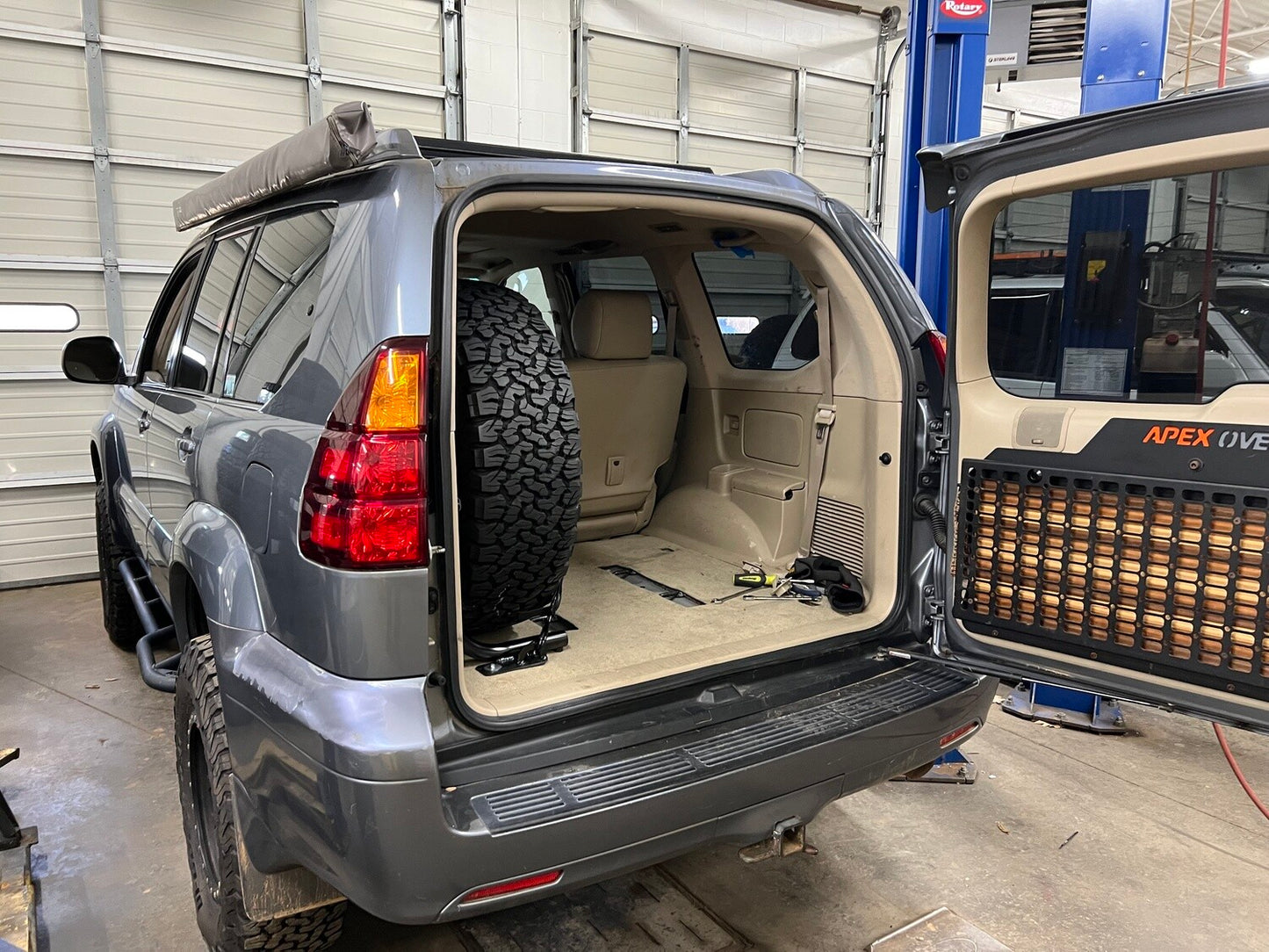 GX470 Cargo Tire Mount